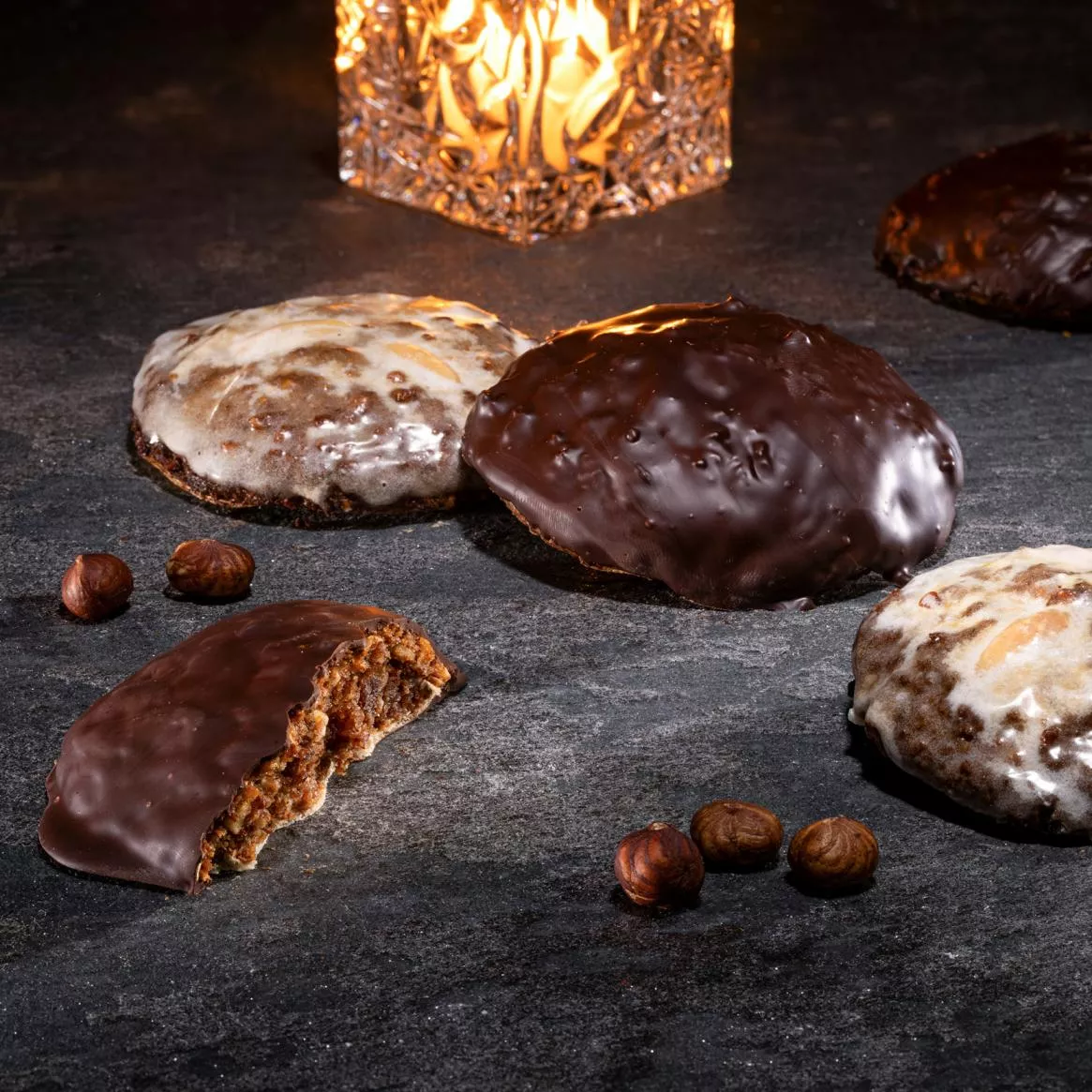 Originalfoto von Düll: Elisenlebkuchen mit Schokoladen- und Zuckerglasur